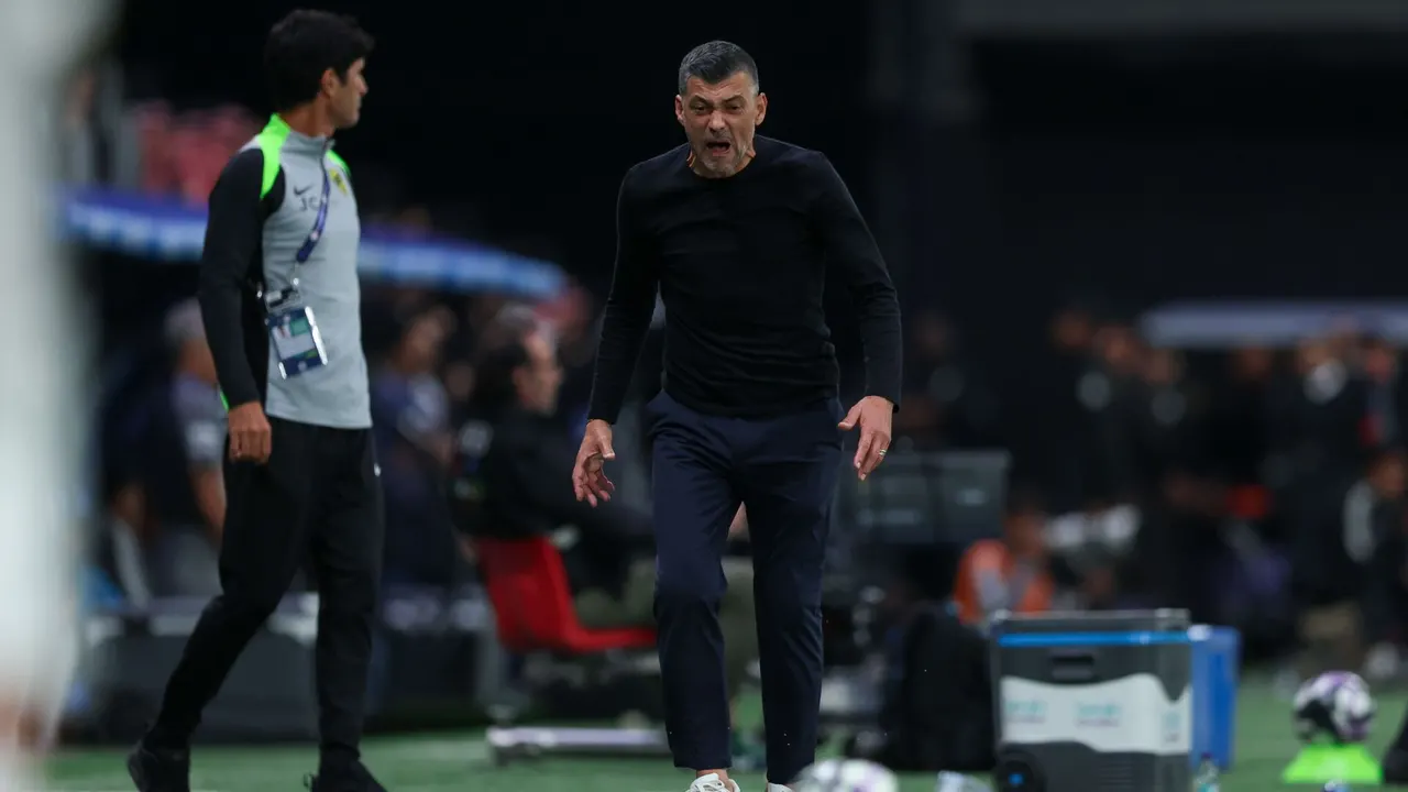كونسيساو يفجرها: استلمت بطلًا على الورق.. وإدارة الاتحاد خدعتني!